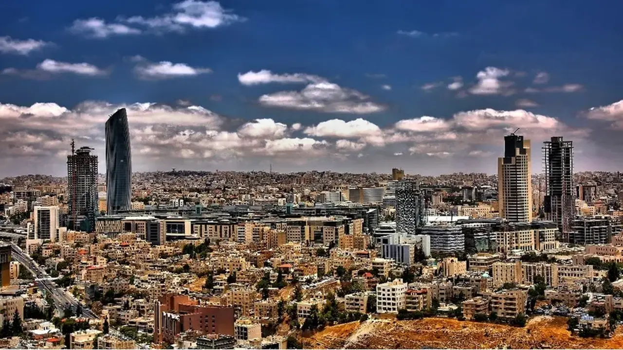 استمرار الأجواء الدافئة في أغلب المناطق حتى الأحد وانخفاض ملموس بالحرارة الاثنين